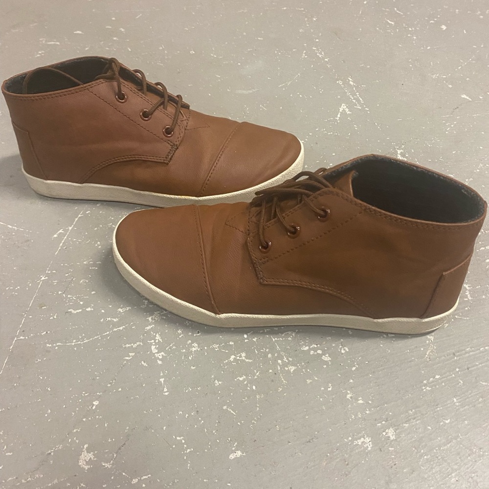 Size 7 men’s Tom’s - Picture 2 of 3